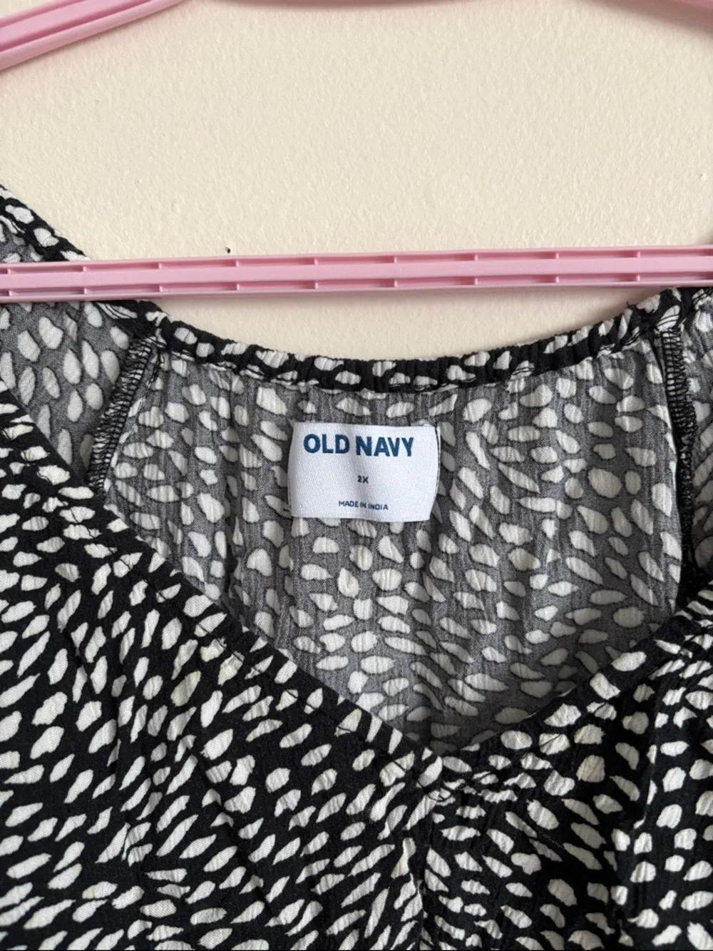 Old Navy Black and White Abstract Dot V-Neck Blouse - Picture 2 of 5